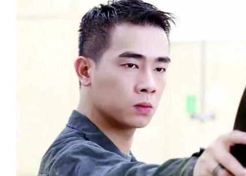 陈小春心路历程,陈小春捞金