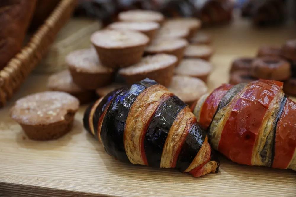 面包店每天剩下的面包会亏本吗,面包店卖不完的面包怎么办