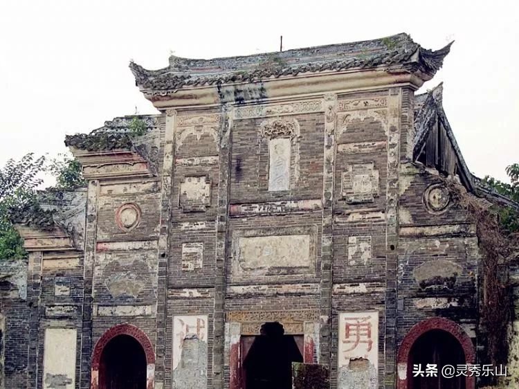 乐山必去小吃一条街老公园,乐山最美小西湖
