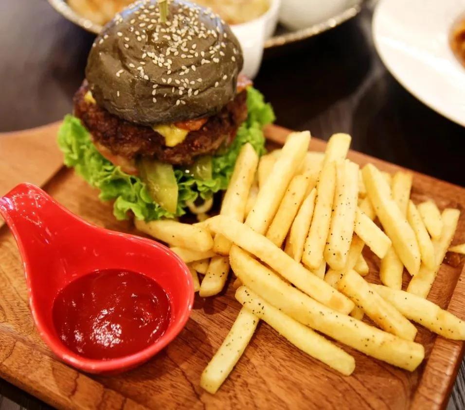 新店实探！通州西餐厅，德式烤猪肘，罕见大露台，20多款精酿啤酒