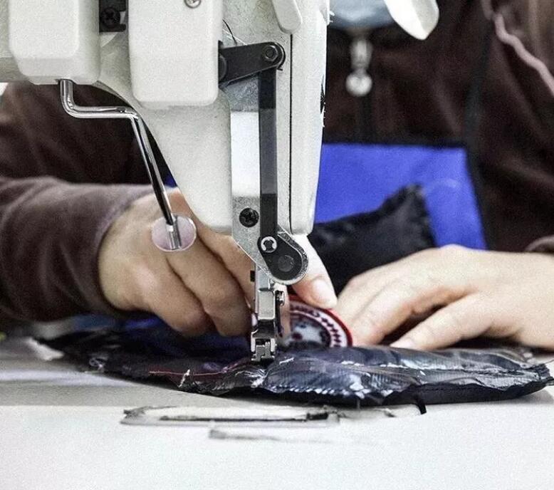 都说鹅绒贵为什么售价比鸭绒便宜,加拿大鹅和蒙克羽绒服哪件比较好