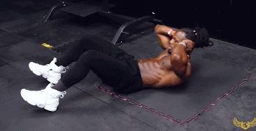 肌肉猛男展示腹肌胸肌,肌肉男八块腹肌和强壮的胸肌