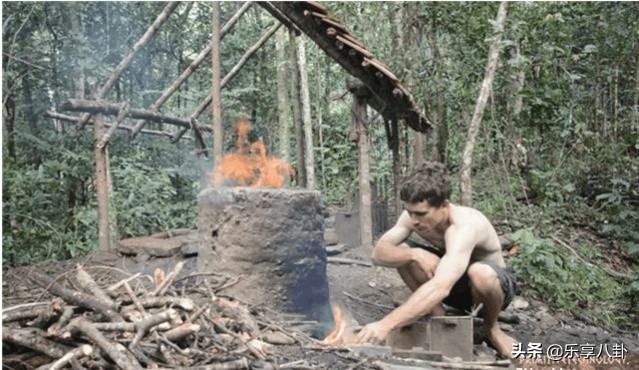 澳洲小哥野外生存造水池,澳洲小哥野外生存建房子