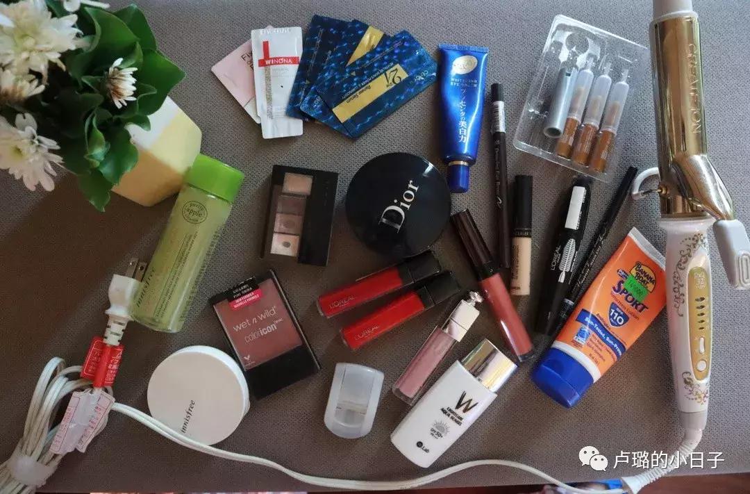 短期旅行必备化妆包是什么,出门手提袋便携女时尚化妆包