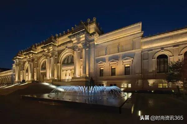 “埃及风”也刮到了时尚圈？CHANEL用金丝银线为你解答！