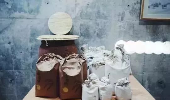 她给破败乡村动了个大手术，2年跨进“后现代”，艺术青年扎堆