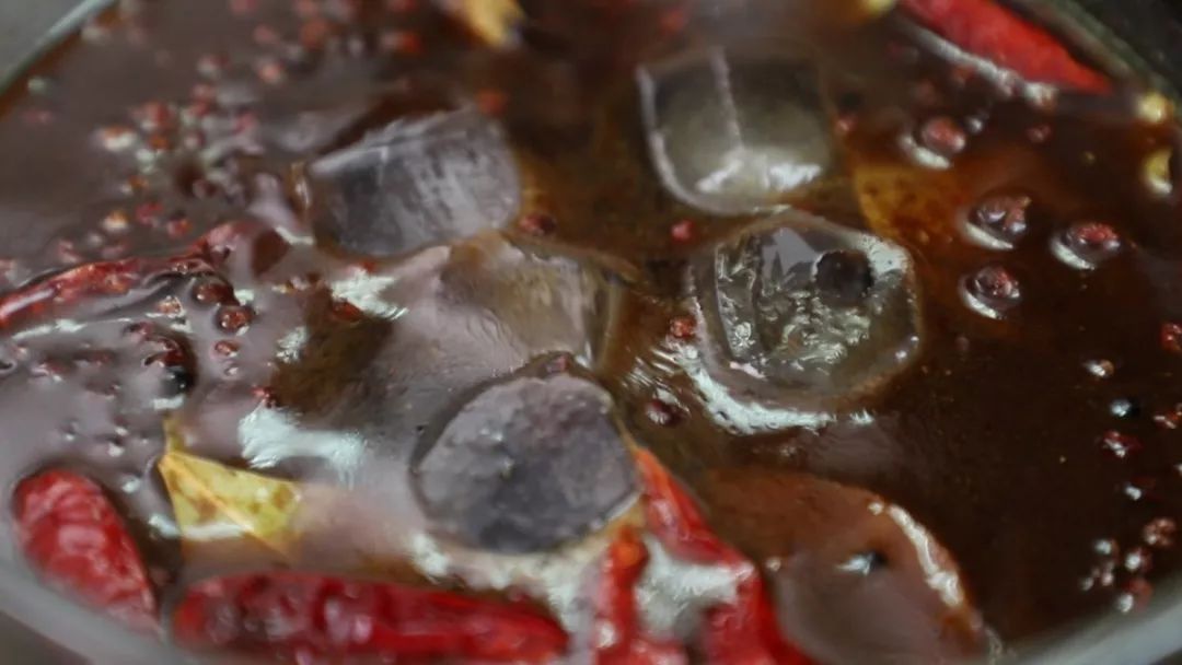 夏天吃小龙虾是一件很幸福的事,夏天吃小龙虾配啤酒好吗