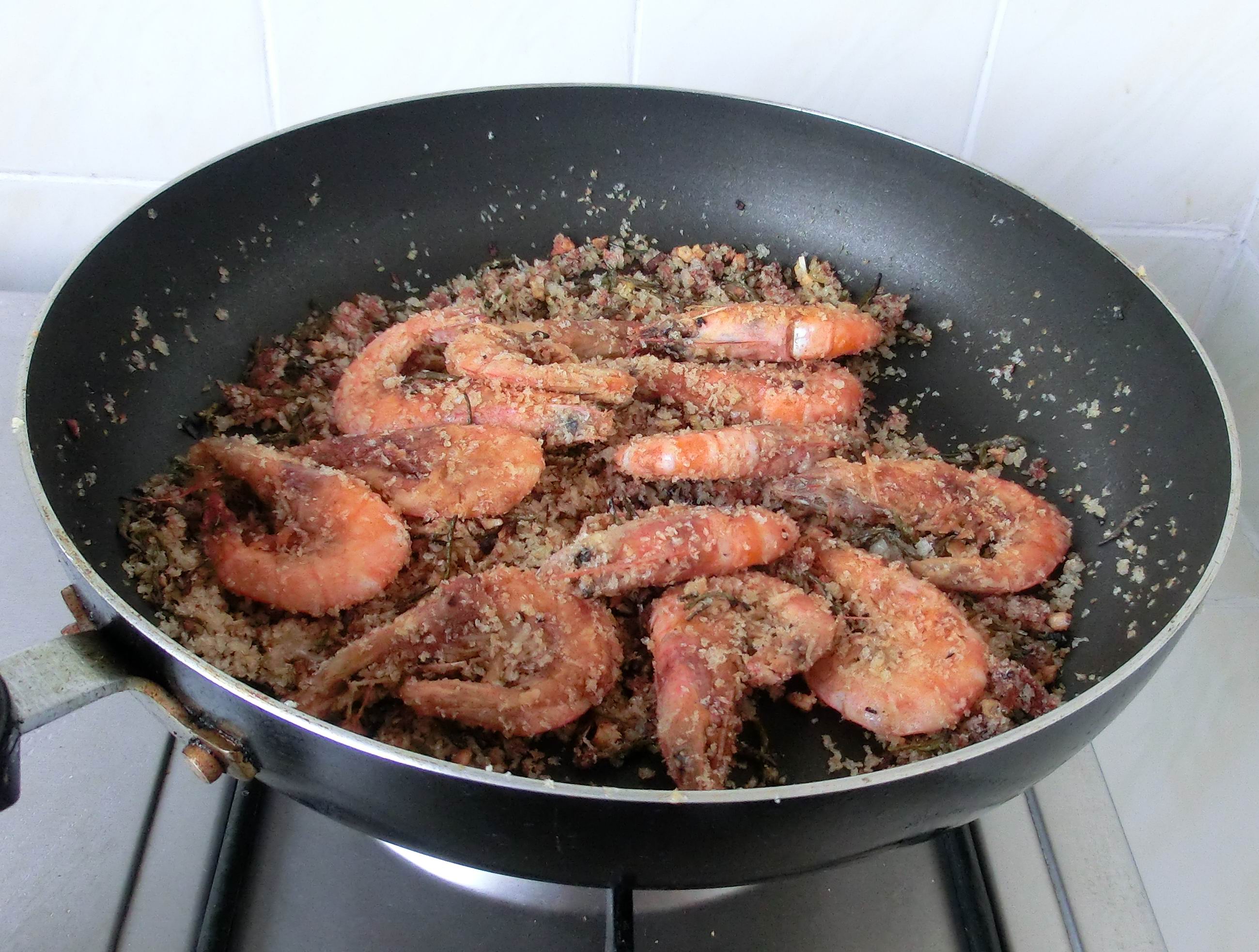 港式避风塘炒虾做法,正宗港式避风塘炒虾