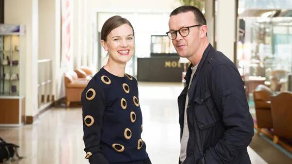 一件风衣穿10年！这位前VOGUE编辑才是职场穿搭范本吧