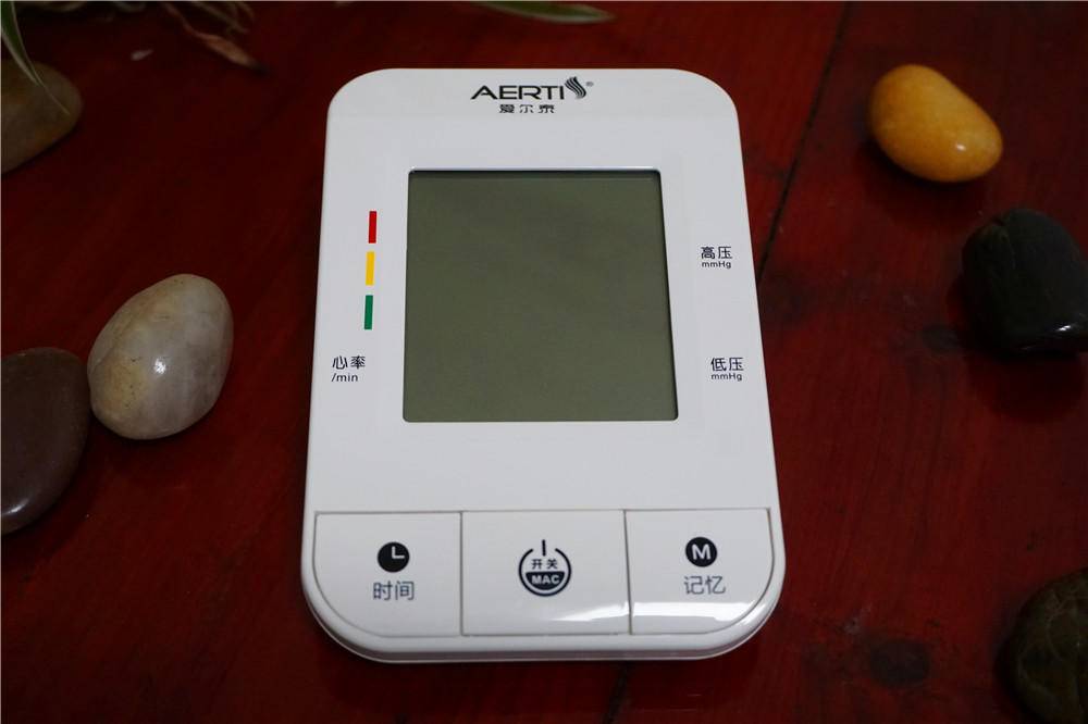 长坤手臂式智能电子血压计,爱尔泰血氧仪