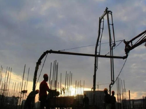 泵送混凝土打不满管原因,造成混凝土泵送堵塞的原因