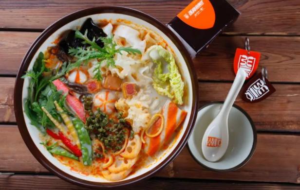 超越星巴克！开店5000家，这家麻辣烫一年赚了50亿