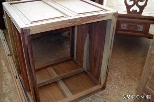 同样胡桃木家具价格相差,红木家具回收价格和原价差多少