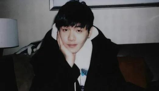 张若昀为什么起诉他爸,张若昀和他爸的官司