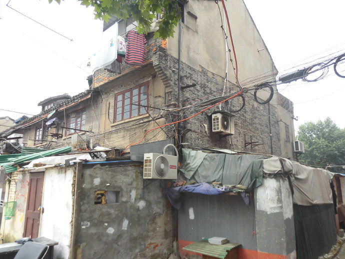 租界公园、跑狗场、卷烟厂，这条马路“活化石”太多