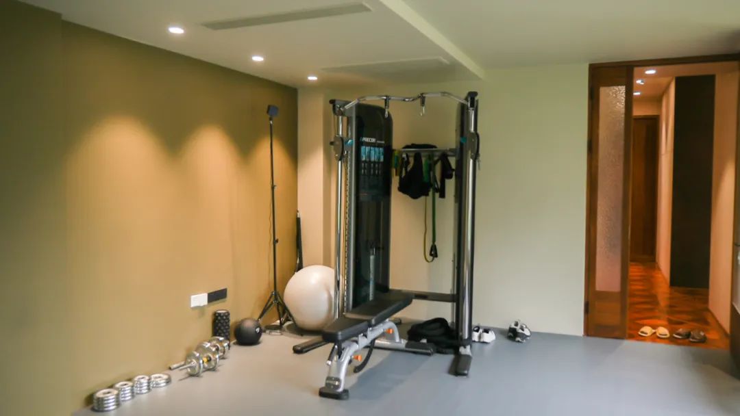 住在上海闹市400平的房子里，花开不败，开窗见池塘，太羡慕了