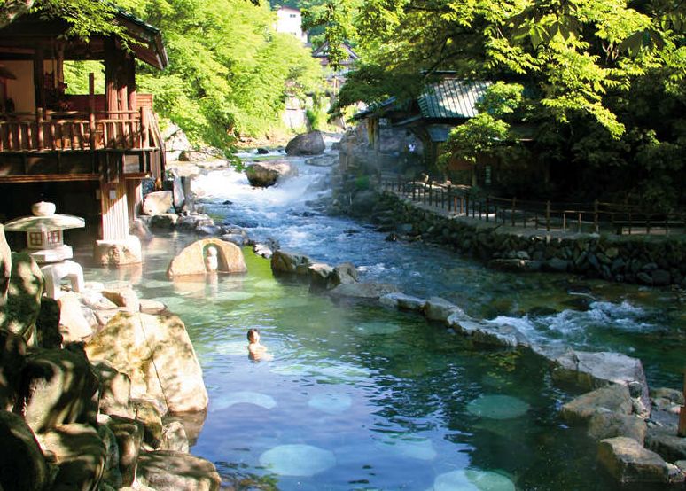 日本冬季最美温泉,日本热海有什么好玩的