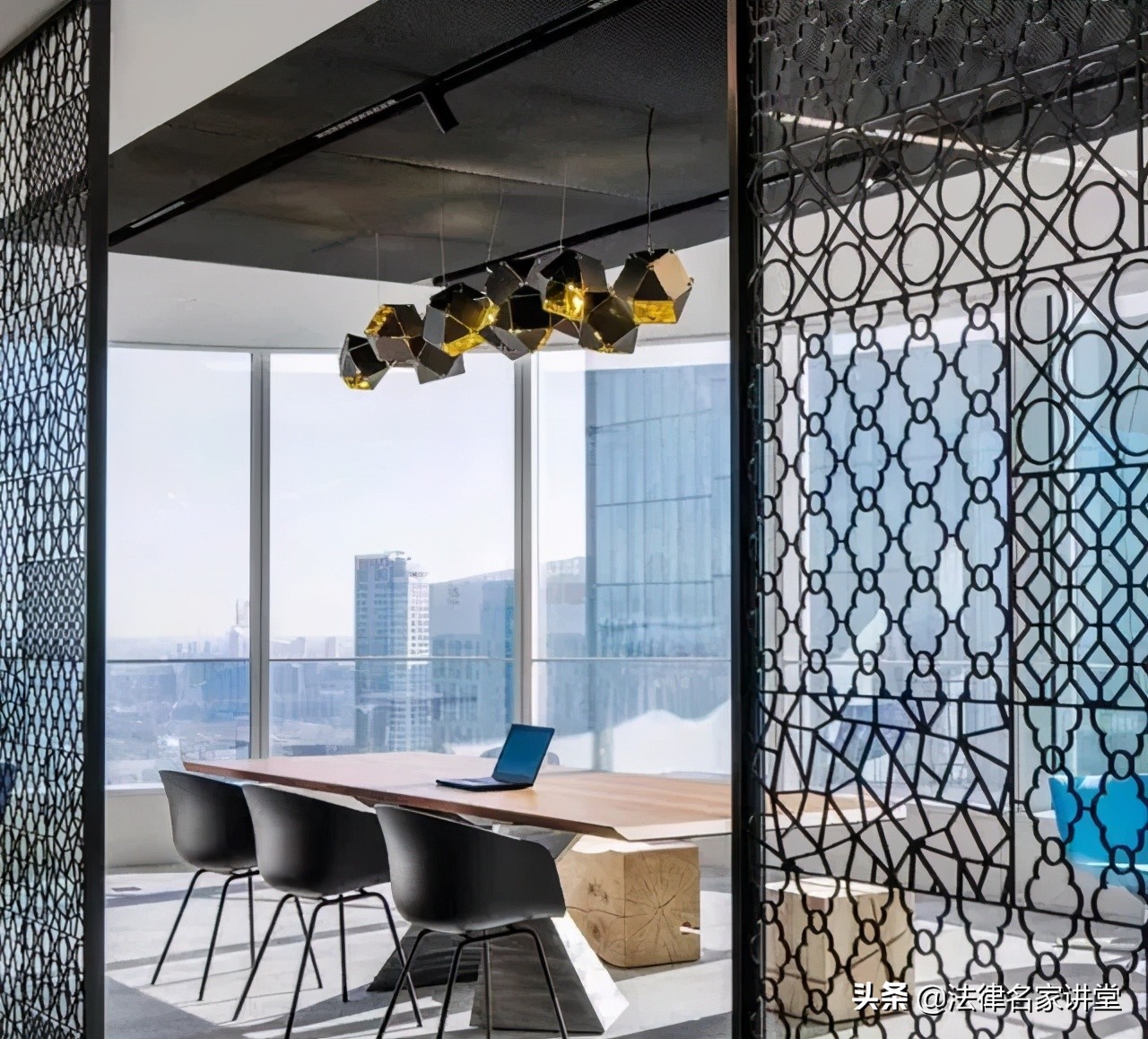 盘点那些颜值超高的警察,国内外顶尖律所