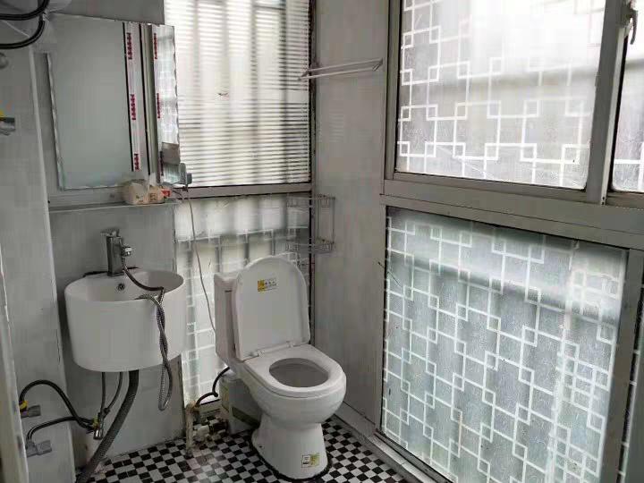 马桶堵住了一直冲水能冲下去吗,马桶堵住出气口还一直上水