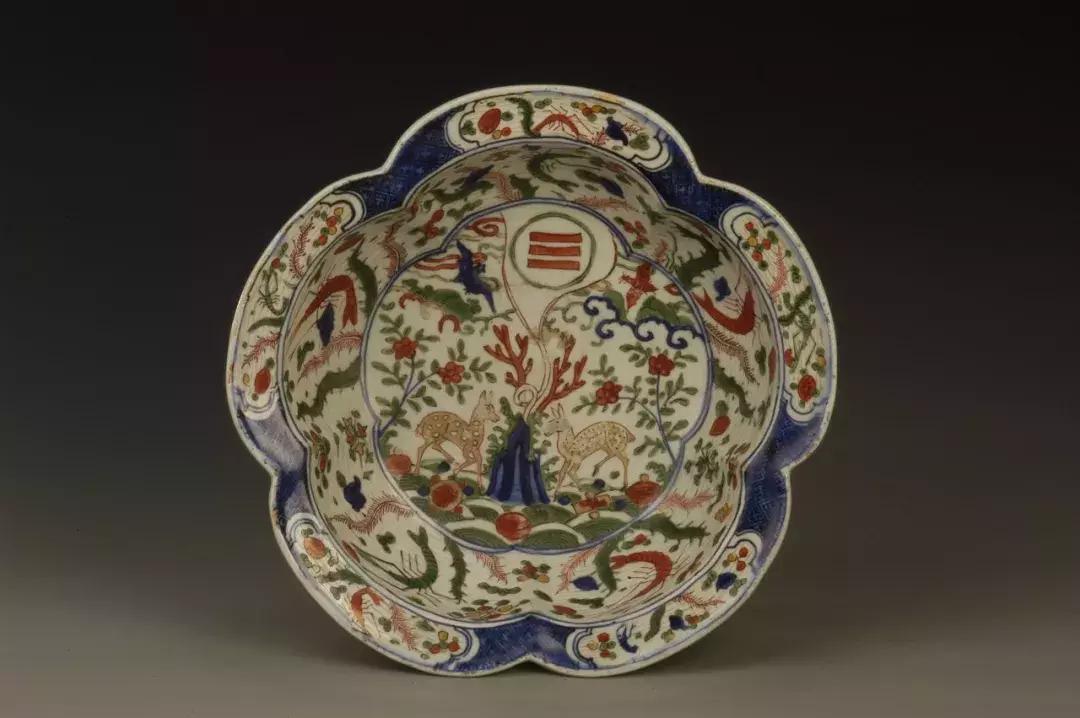 如何区分斗彩真假图片,五彩是斗彩的一种吗