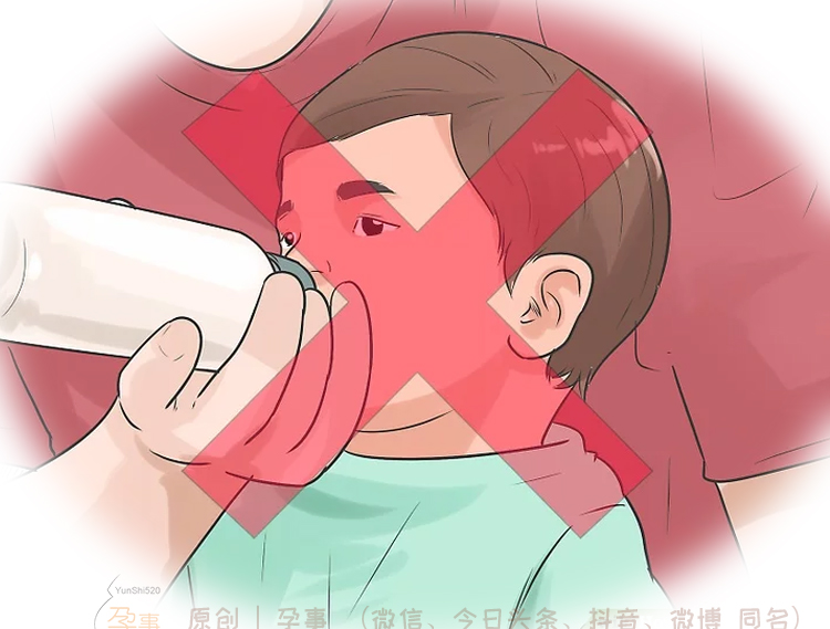 给新生宝宝拍嗝的正确方法,给宝宝拍嗝正确方法