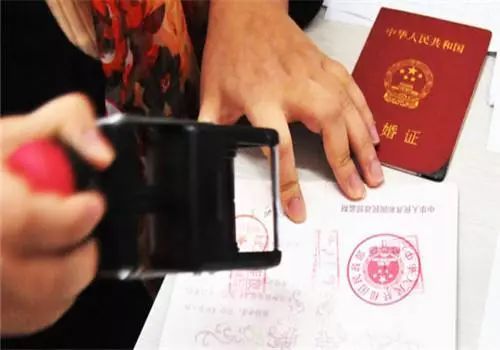 夫妻共同财产一方去世由谁继承,夫妻一方死亡后财产