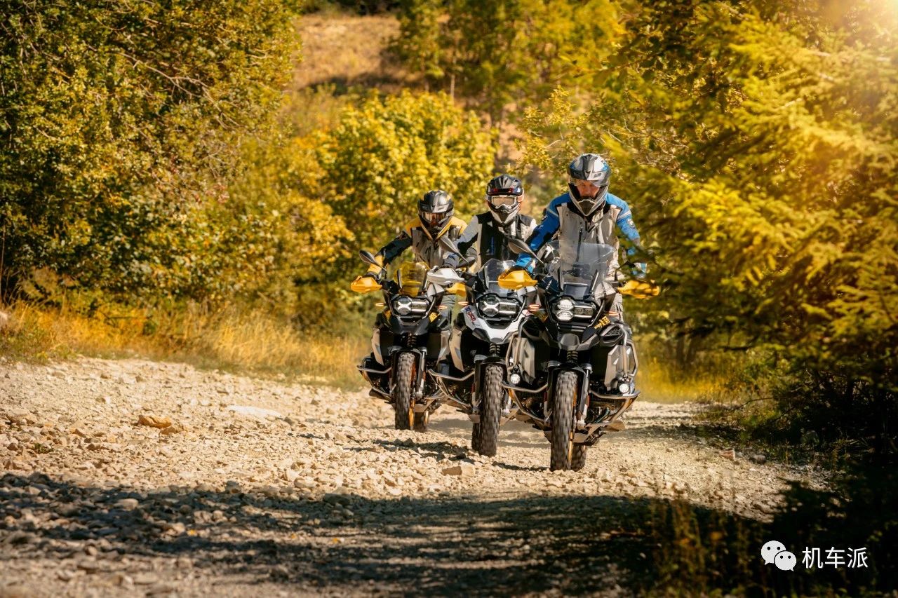 宝马2021款g310r舒适版,宝马g310gs漫画图