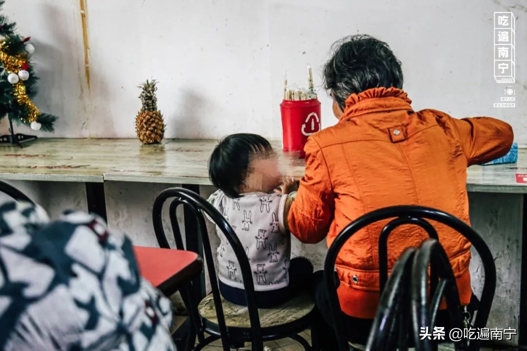 桂林本地人爱吃的桂林米粉,一碗桂林米粉吃出了我儿时味道