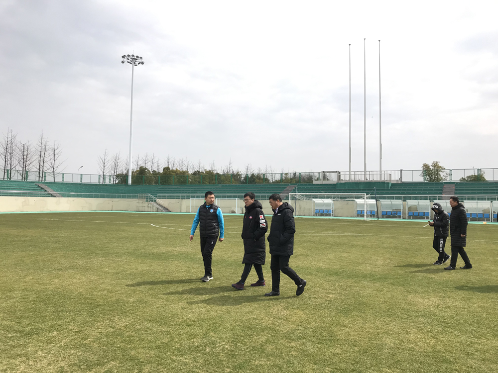 足协参观中国足球小将,扬州政府代表团考察