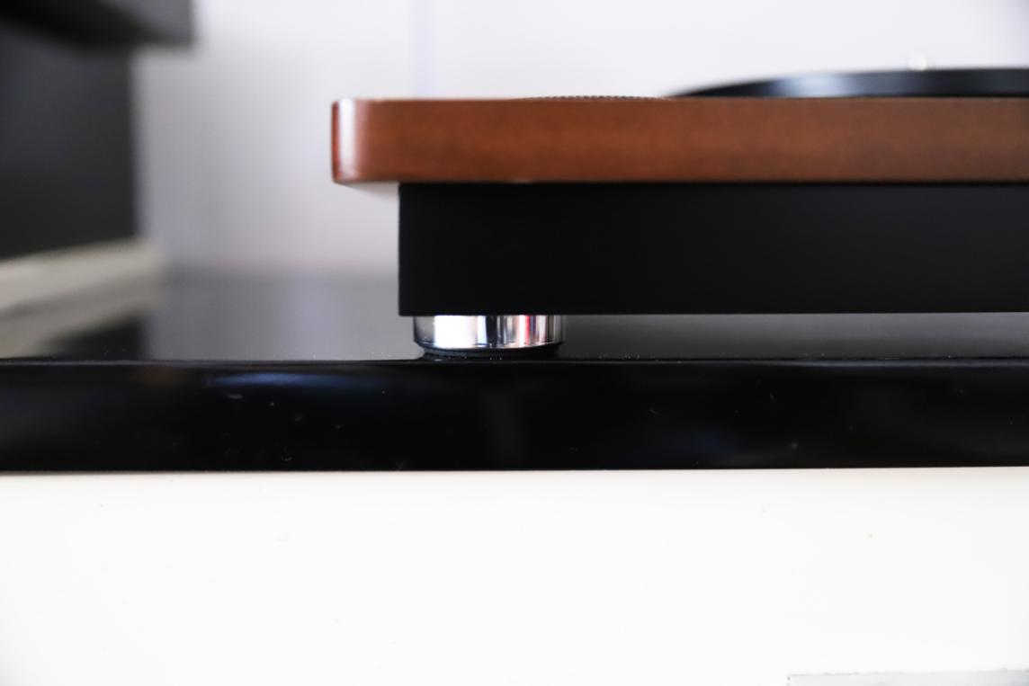 如何挑选一款性价比高的黑胶唱片机？看完这几点就懂了