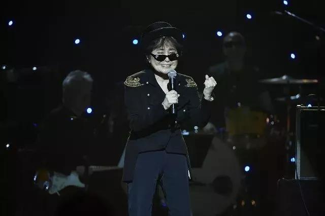 85岁还出新专辑，这个女人是我见过最牛逼的嬉皮士