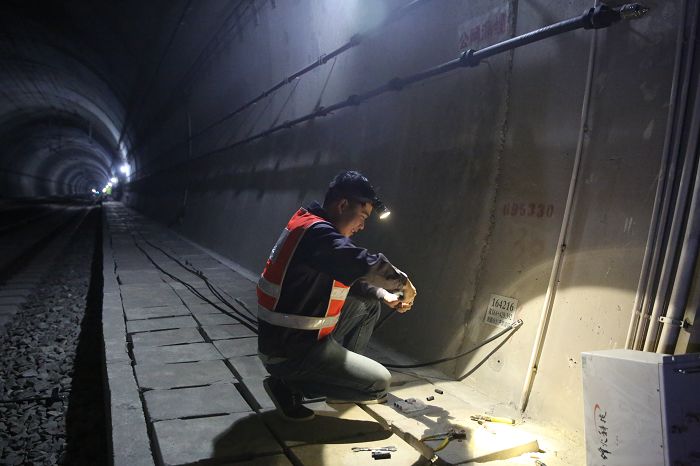 广西高铁隧道,广西年底通车的四条高铁