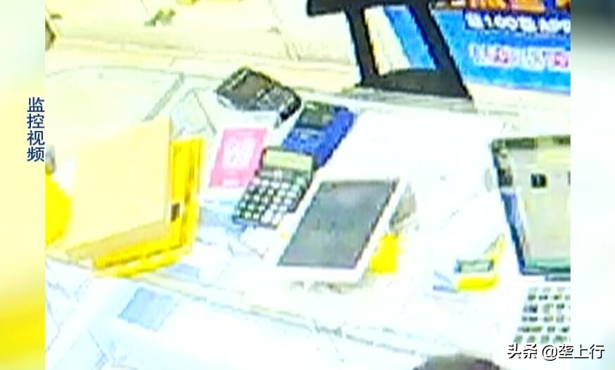 男子解不开平板电脑密码锁，到数码店换了一个苹果手机走？