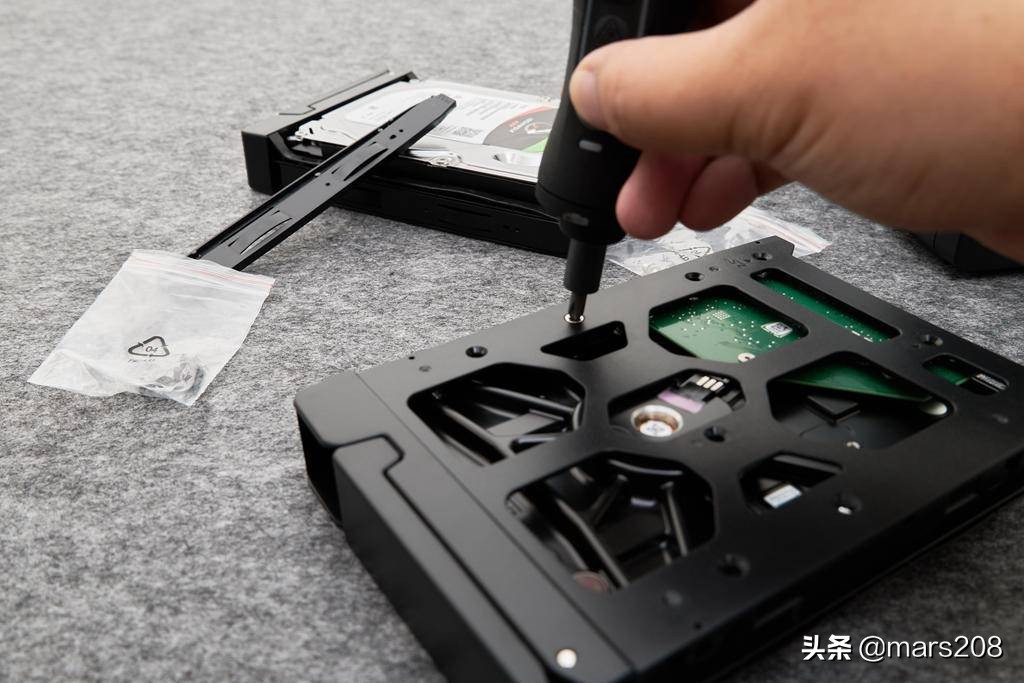 威联通qnapts-231测评,qnap威联通双万兆nasts532x拆解