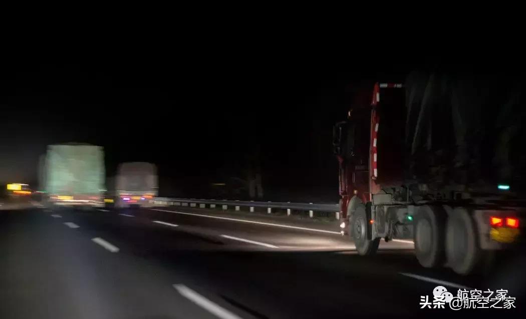 从富士康工厂到苹果商店看一部iPhone如何诞生？