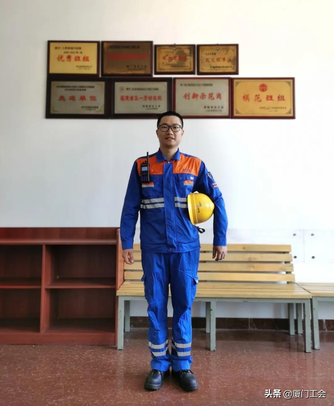 他每天背上近20斤的工具包，从一名“半路出家”的维修工成长为如今的技术状元