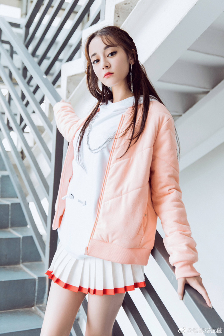 鞠婧祎、吴宣仪、迪丽热巴，你最欣赏谁的*服私**？