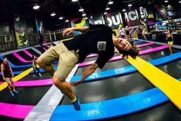 户外儿童帆板夏令营,夏令营水上乐园闯关