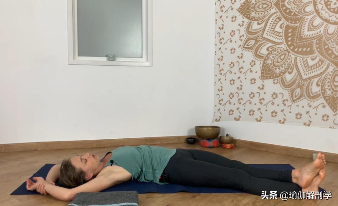 春季养肝正当时，8个体式养肝排毒，错过再等一年