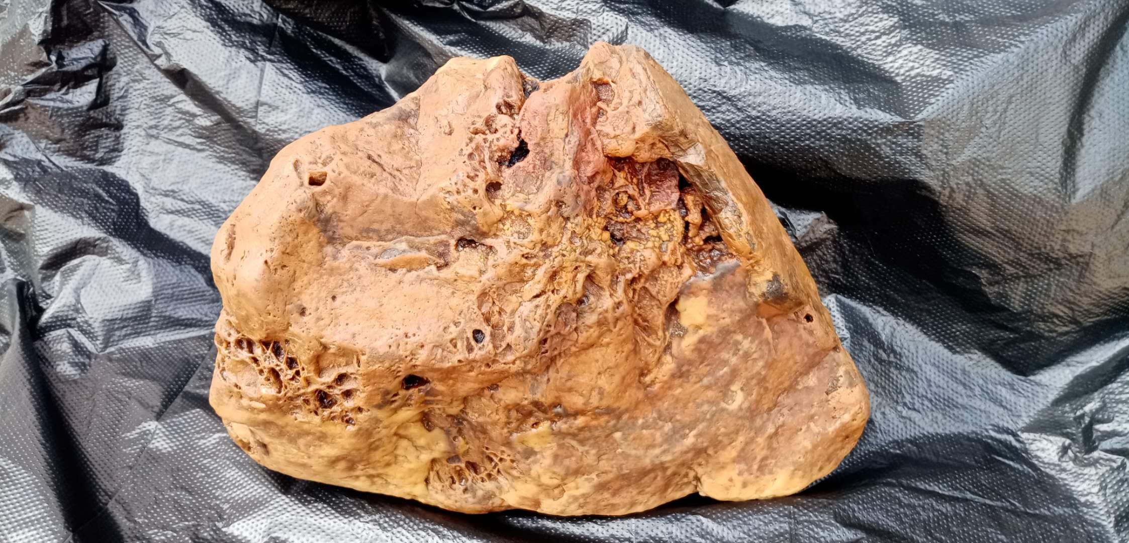 精品鸡血水晶原石,正宗田黄鸡血原石图片