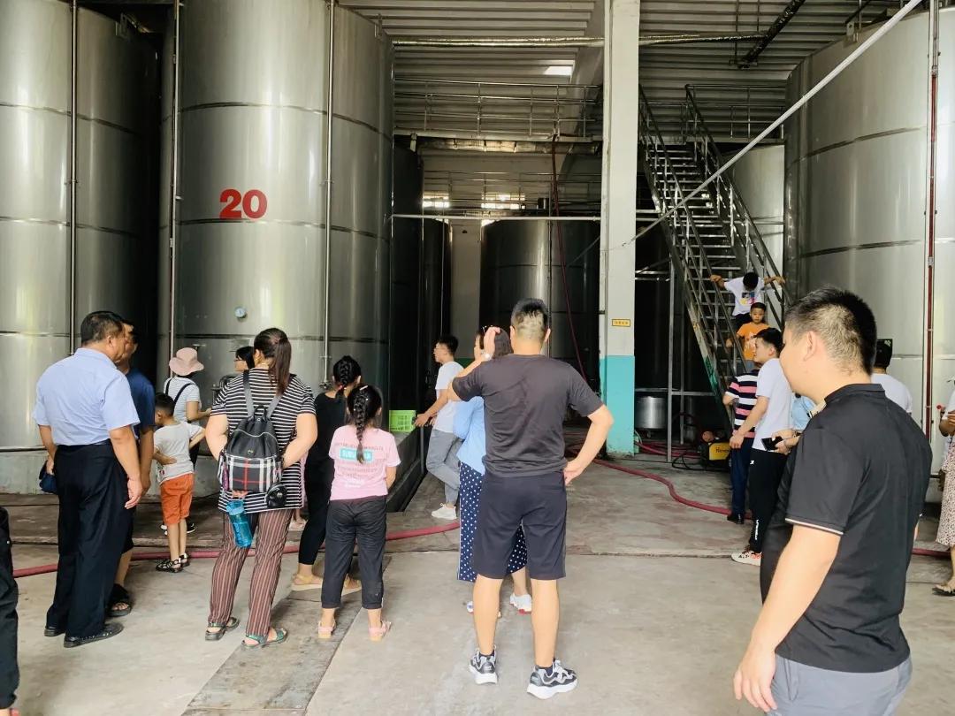 渭南丹凤葡萄酒厂新闻报道,西安客户来考察