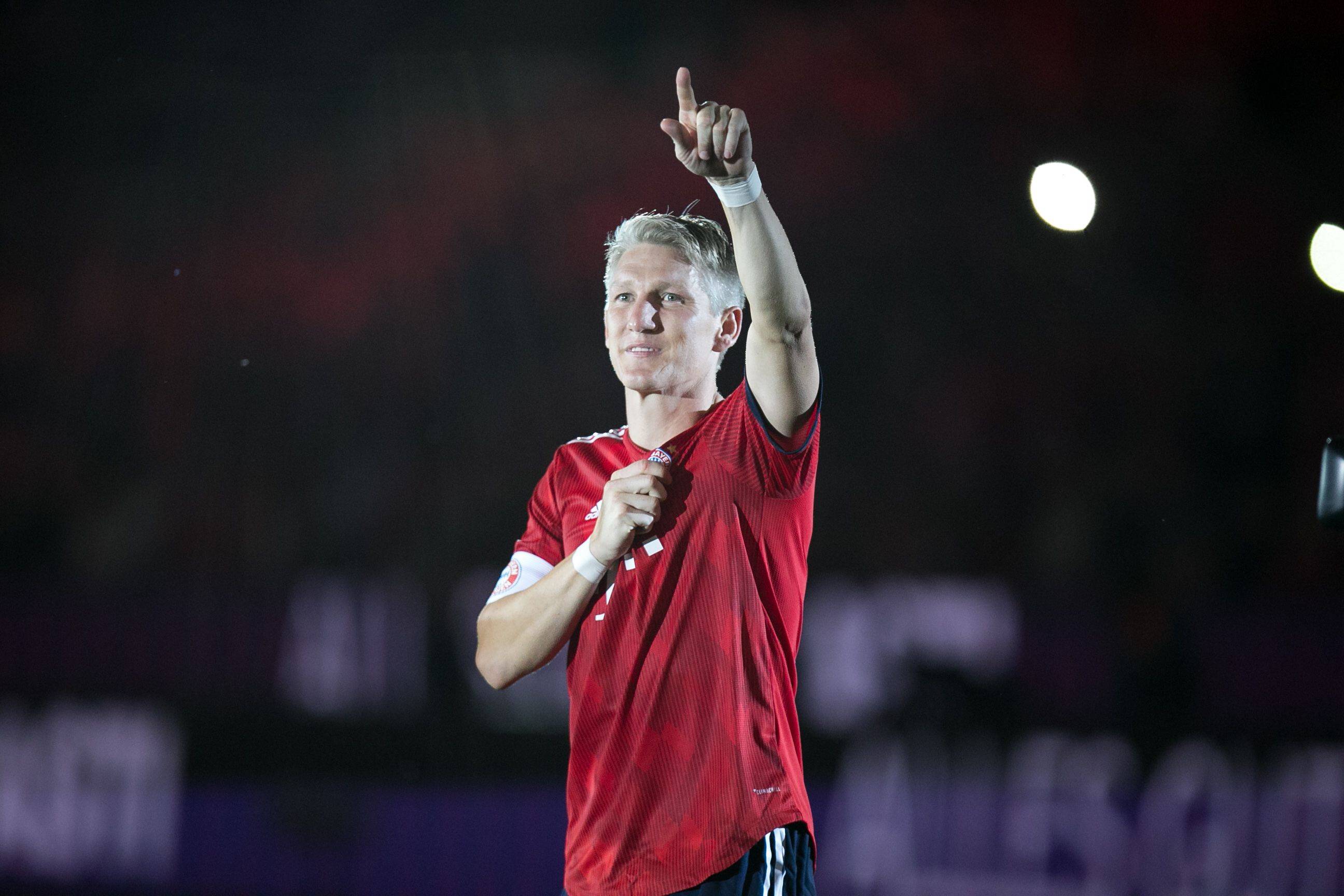 施魏因斯泰格退役,施魏因斯泰格退役视频完整版