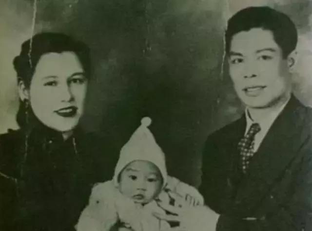 霍金站起来的照片,霍金站着