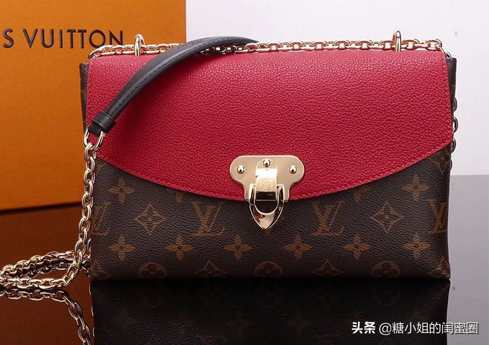 欢度国庆，男朋友买了个超贵的大牌包包送我，我提出了分手