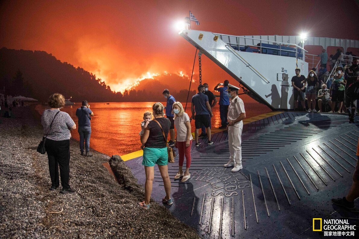 希腊高温加大火，威胁多处世界遗产