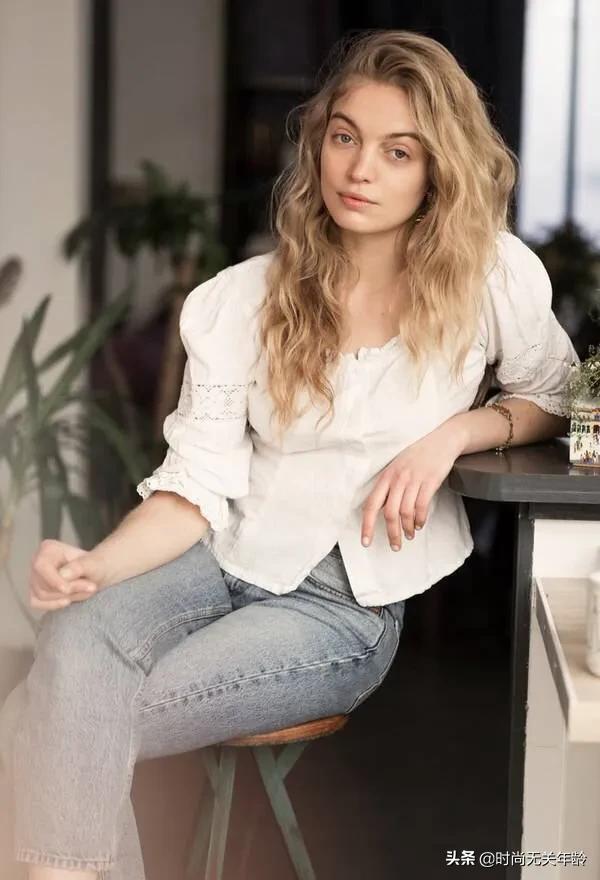 这个秋天跟衬衫很配,法国女人初秋衬衫穿搭
