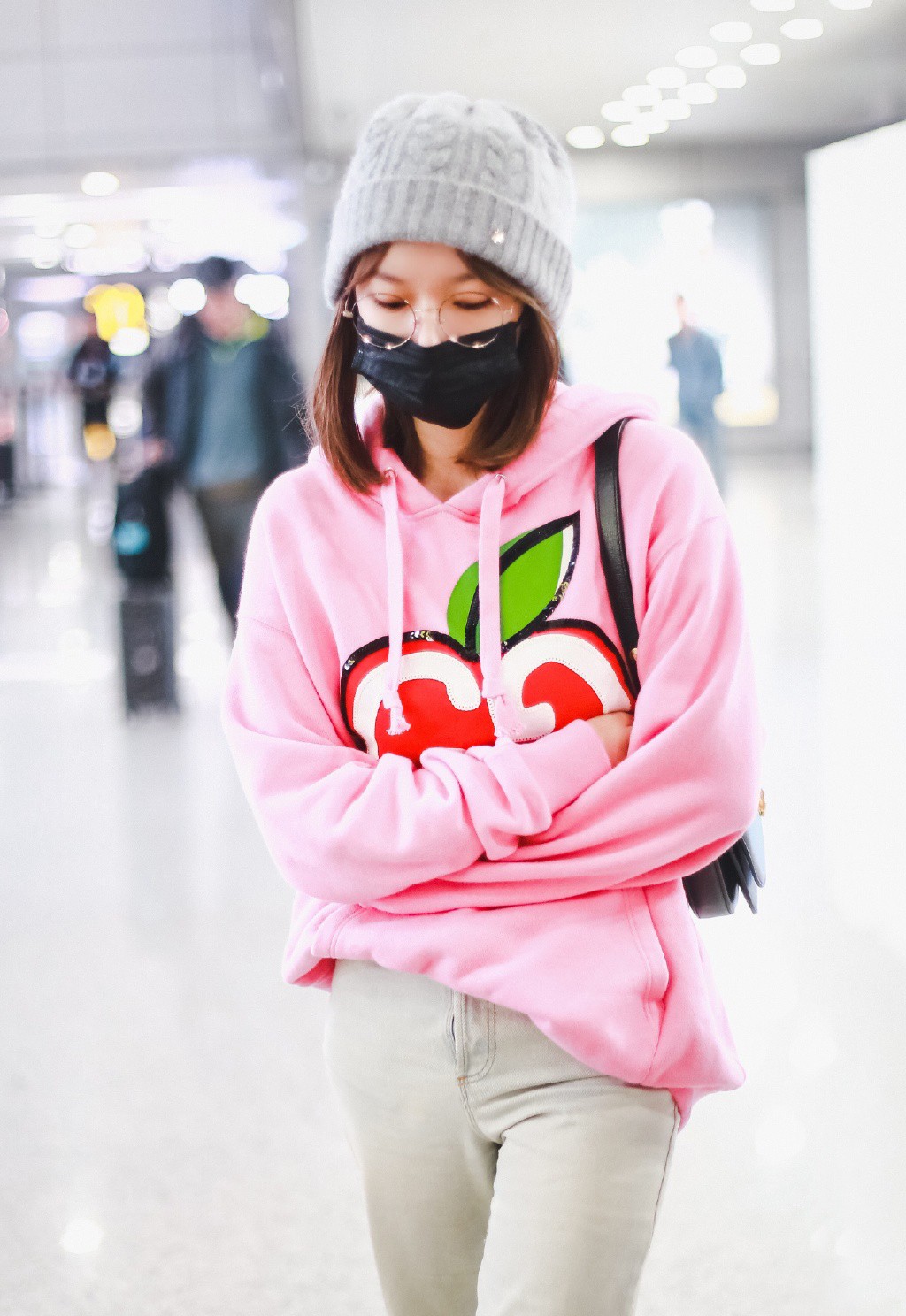 程潇穿白色卫衣,程潇穿蓝色卫衣