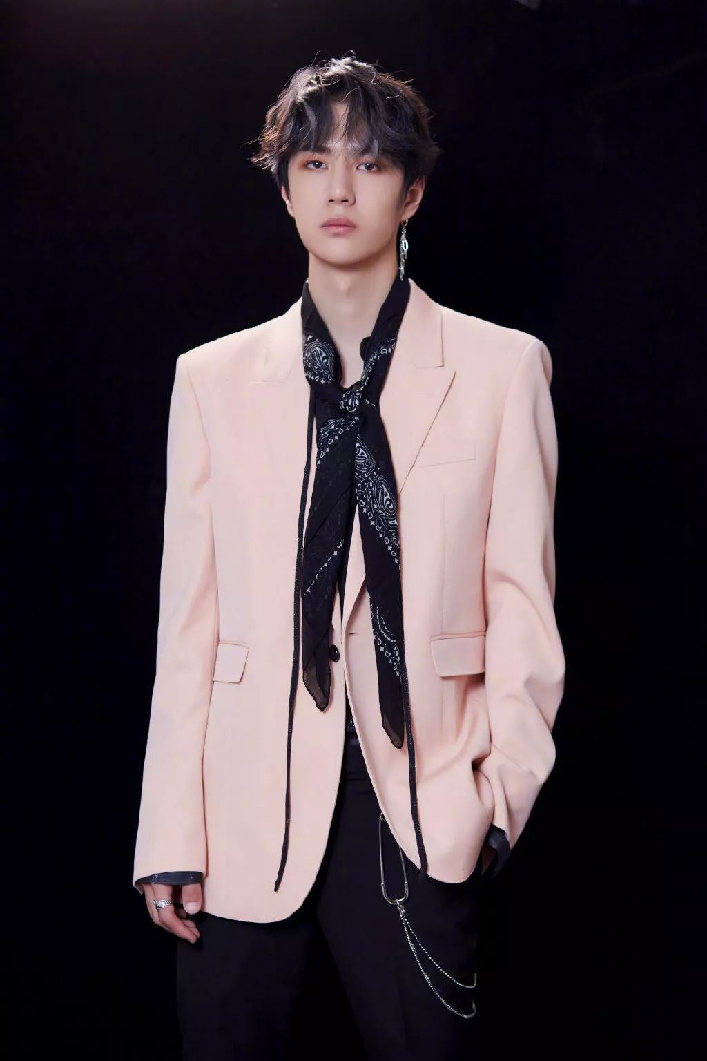 恶霸花衬衫黑色,恶霸穿花衬衫