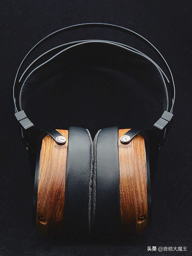 SendyAudio黑美人Aiva开箱篇：木匠与美人