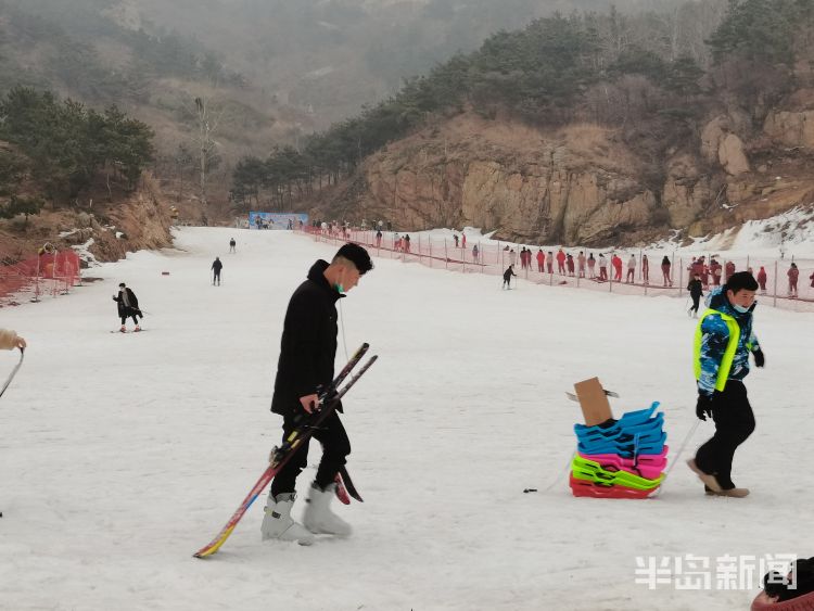 冬季青岛滑雪场,在青岛滑雪场真实视频